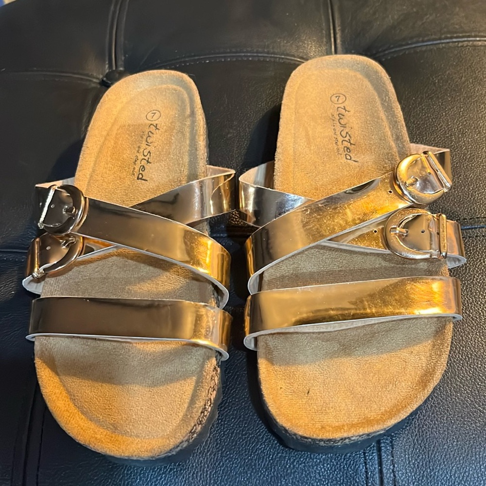TWISTED SLIP IN AND STEP OUT GOLD FAUX SANDALS (SZ. 7)
